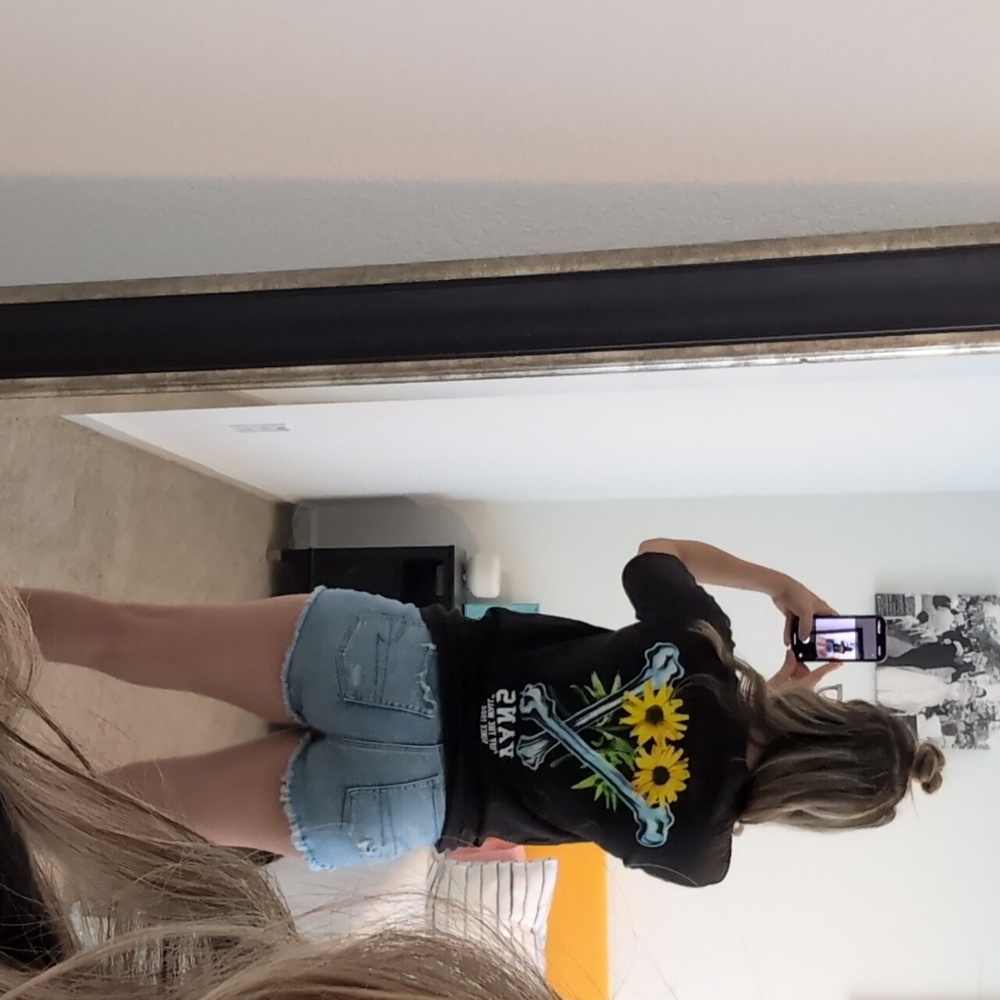 Vans Black T-Shirt with Bone and Floral Daisy Design Gender Neutral size Medium - Picture 10 of 16